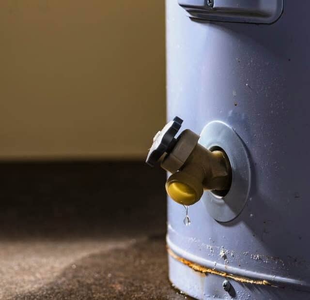 Water heater with water at the bottom